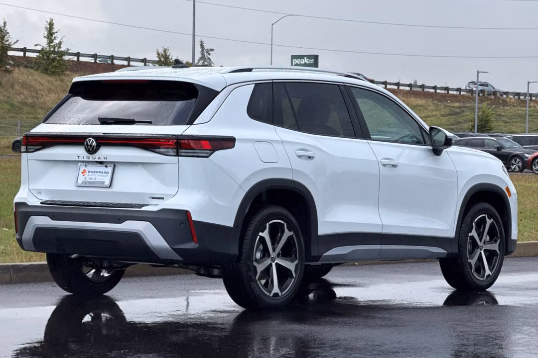 2026 Volkswagen Tiguan SE - Image 3