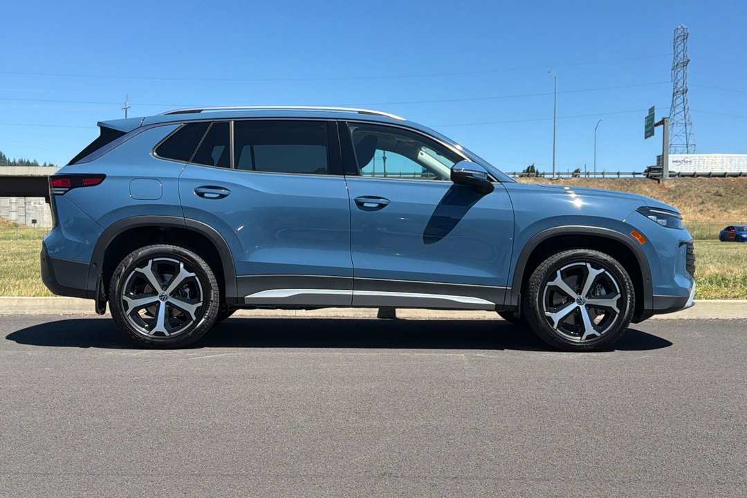 2026 Volkswagen Tiguan 2.0T SE - Image 2
