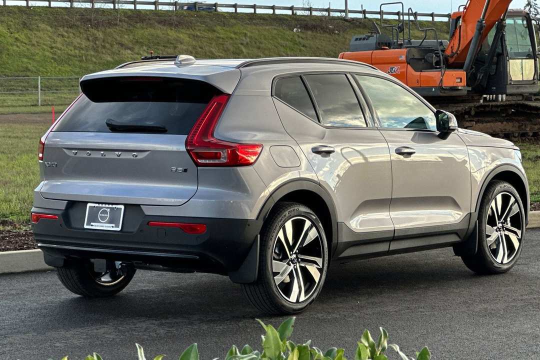 2026 Volvo Xc40 B5 Ultra - Image 3