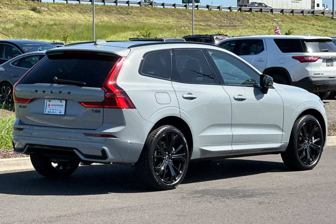 2026 Volvo Xc60 Plug-In Hybrid T8 Ultra Black Edition - Image 3