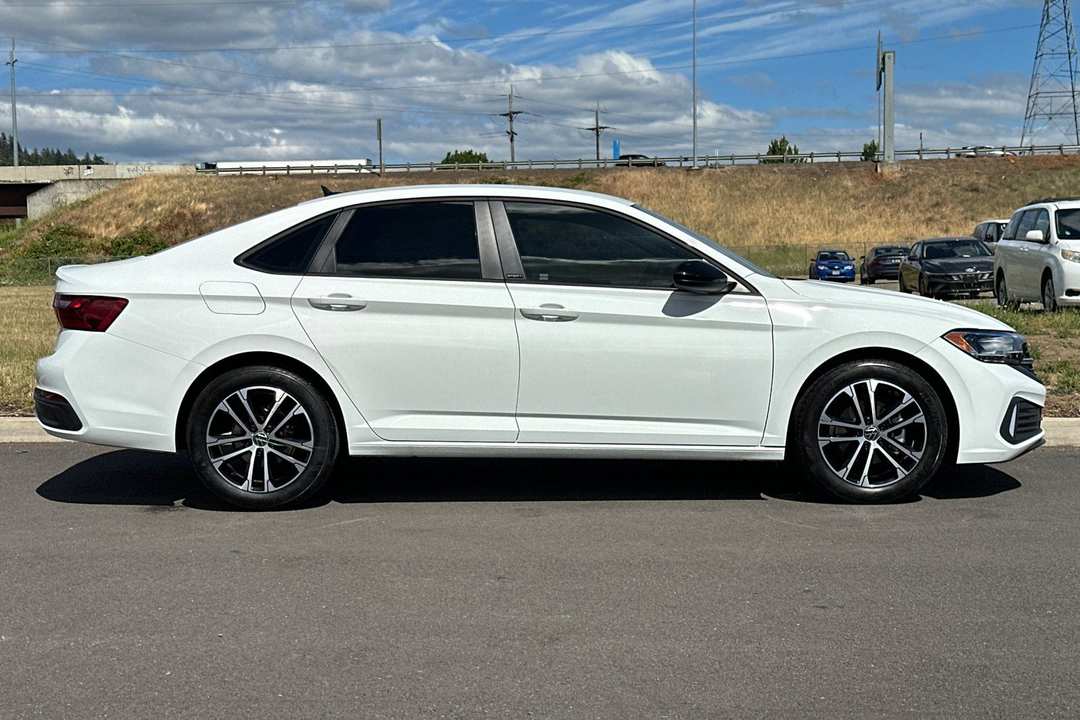 2024 Volkswagen Jetta 1.5T Sport - Image 2