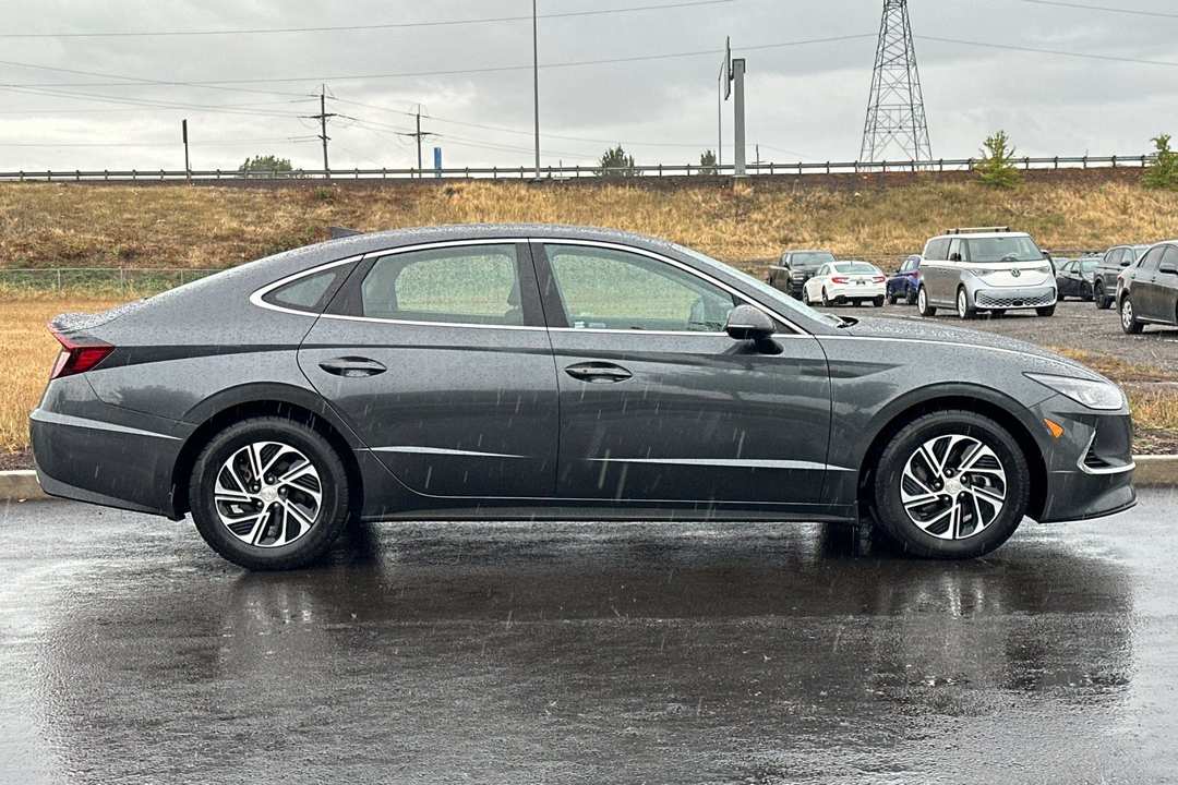 2023 Hyundai Sonata Hybrid Blue - Image 2