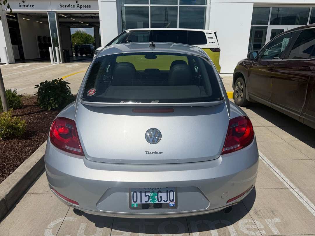 2012 Volkswagen Beetle 2.0 TSi - Image 3