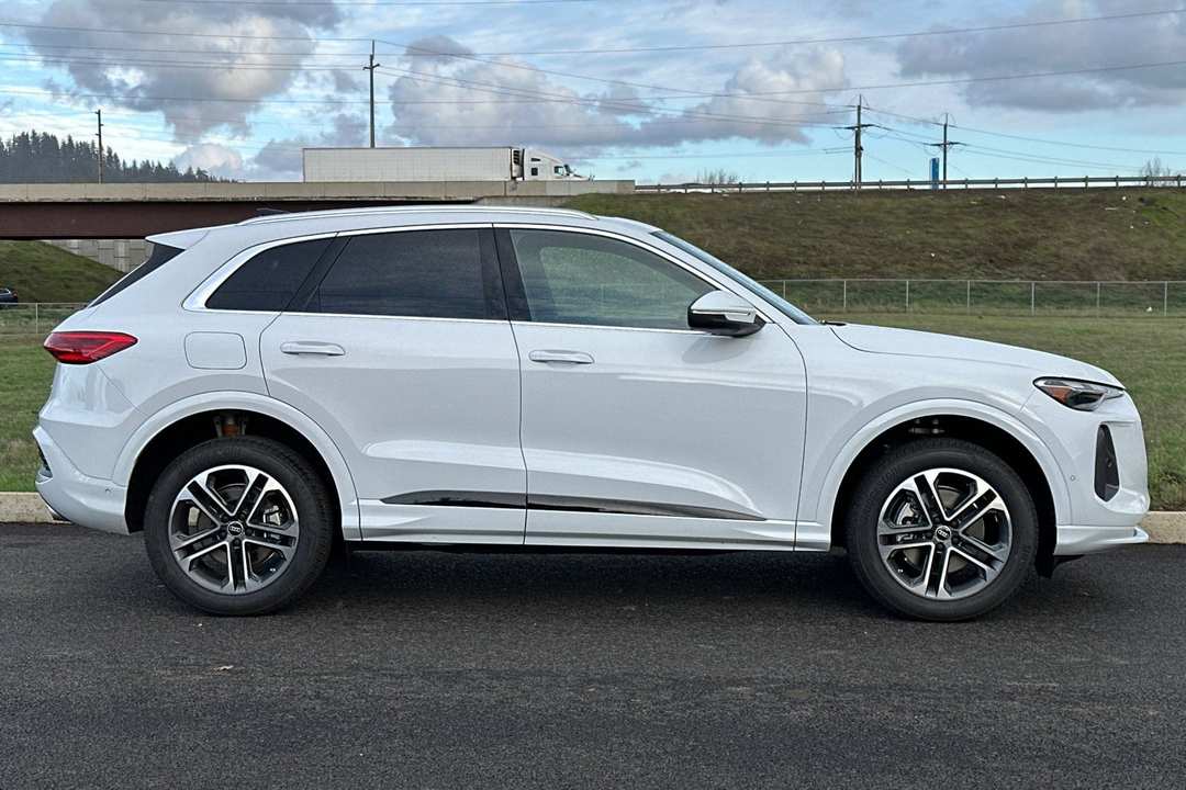 2025 Audi Q5 2.0T Premium - Image 2