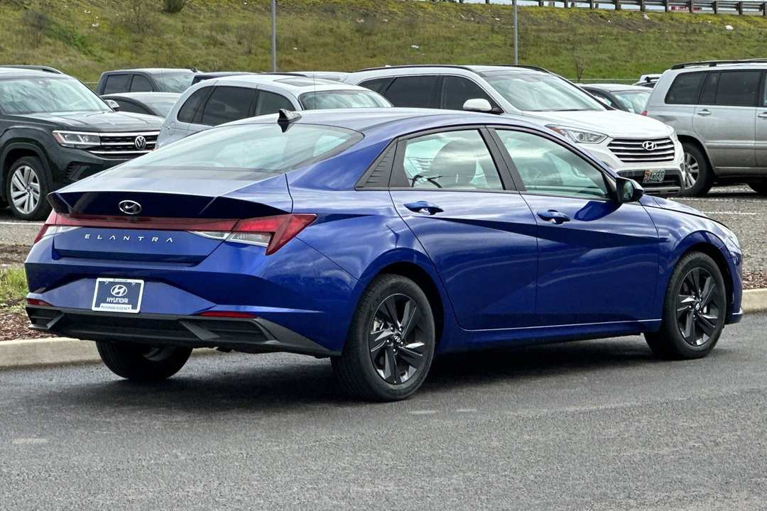 2023 Hyundai Elantra SEL - Image 3