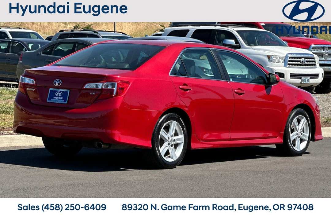 2014 Toyota Camry SE - Image 3