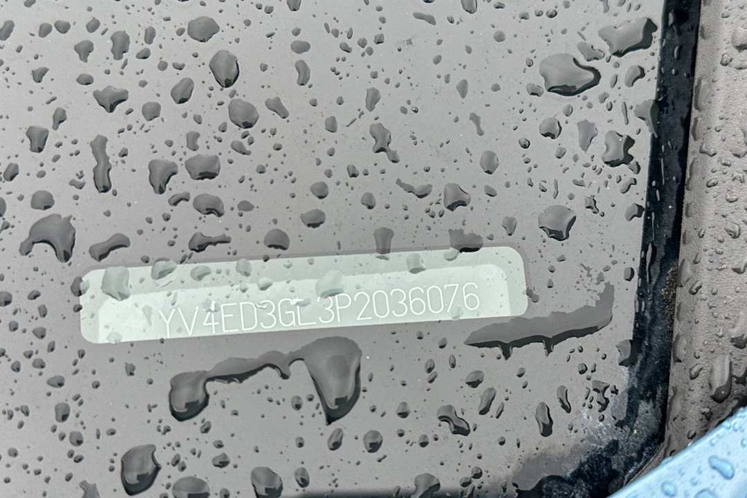 2023 Volvo C40 Recharge Pure Twin Plus - Image 2