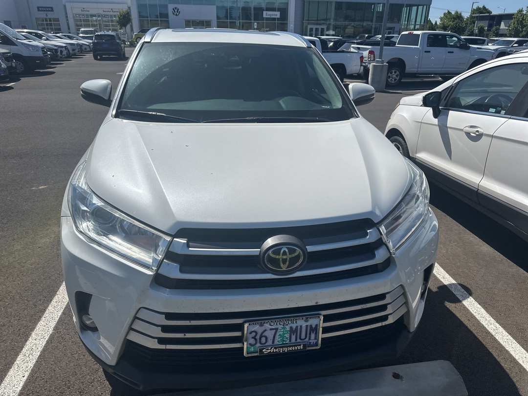 2019 Toyota Highlander XLE - Image 2