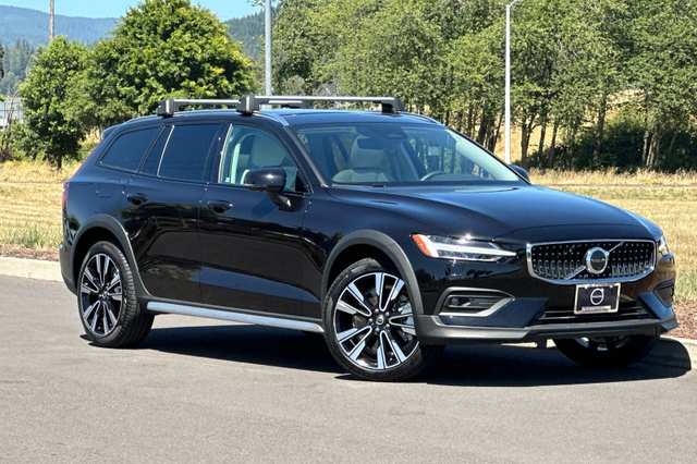 2025 Volvo V60 Cross Country B5 Ultra