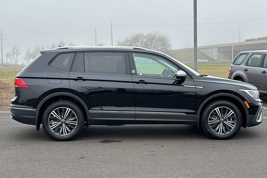 2024 Volkswagen Tiguan 2.0T Wolfsburg Edition - Image 2