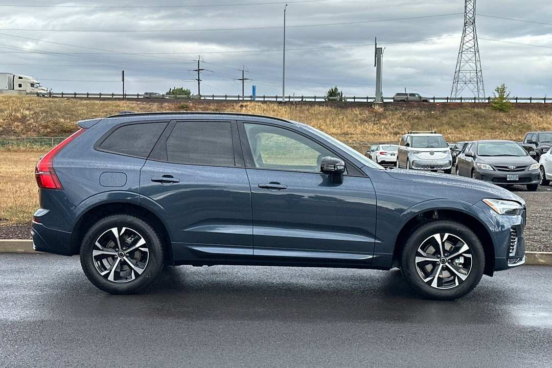 2027 Volvo Xc60 B5 Core - Image 2