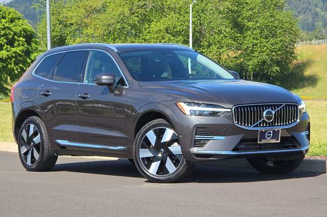 2023 Volvo Xc60 Recharge Plug-In Hybrid T8 Plus Bright Theme
