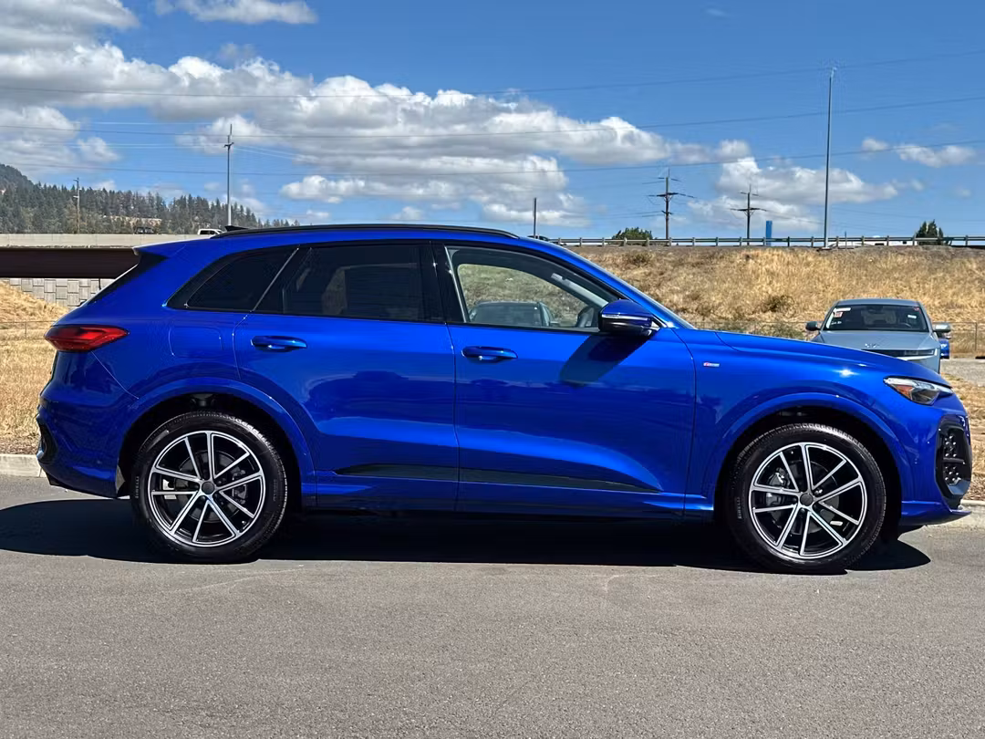 2026 Audi Q5 2.0T Prestige - Image 2