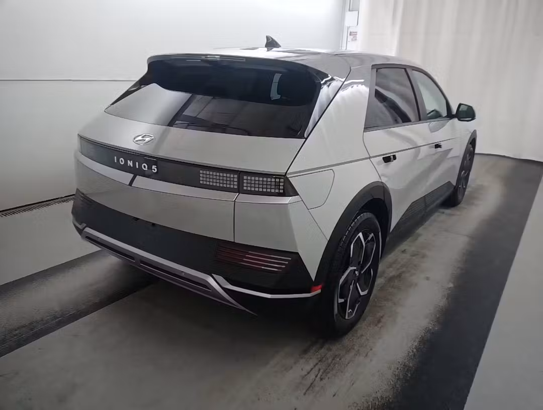2024 Hyundai Ioniq 5 SEL - Image 3