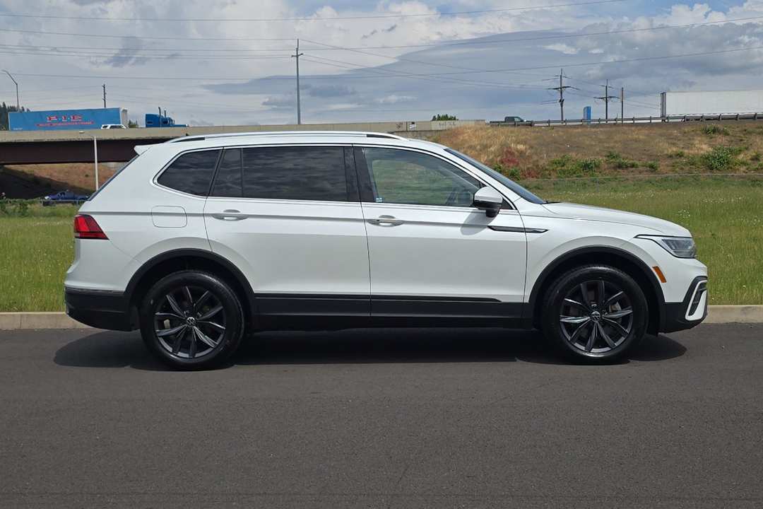 2023 Volkswagen Tiguan 2.0T SE - Image 2