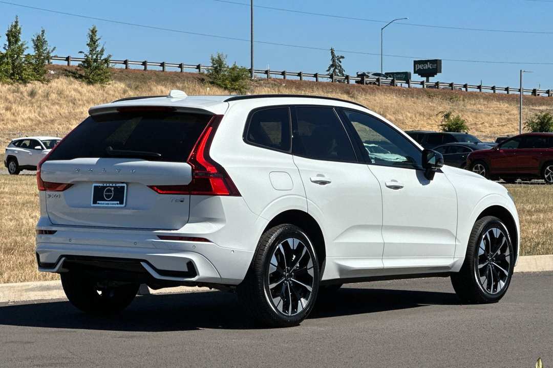 2026 Volvo Xc60 Plug-In Hybrid T8 Plus - Image 3