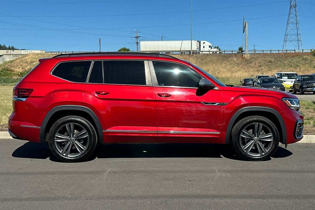 2021 Volkswagen Atlas 3.6L V6 SE w/Technology RLine - Image 2
