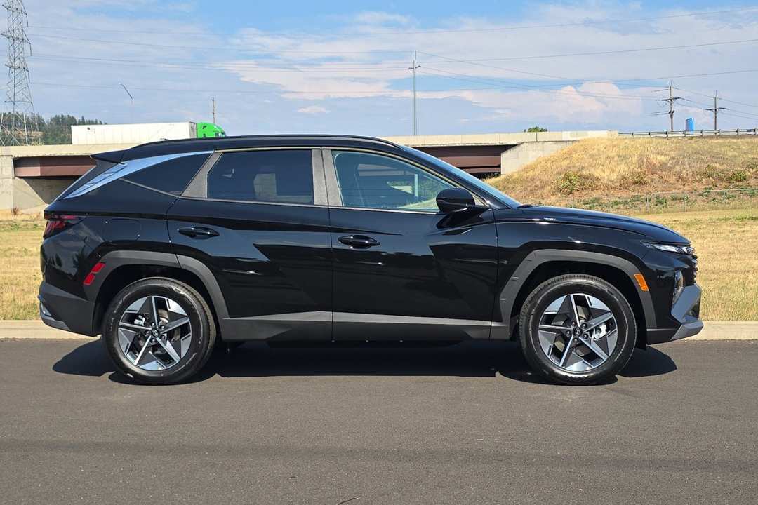 2026 Hyundai Tucson Plug-In Hybrid SEL - Image 2