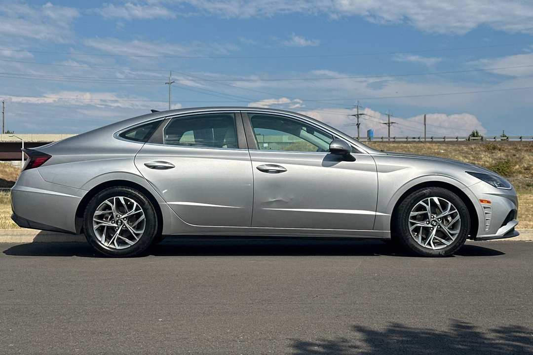 2021 Hyundai Sonata SEL - Image 2