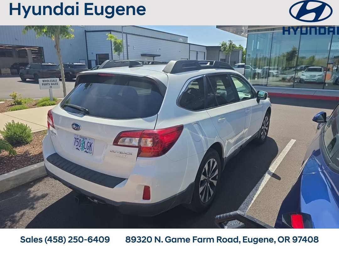 2016 Subaru Outback 2.5i - Image 2