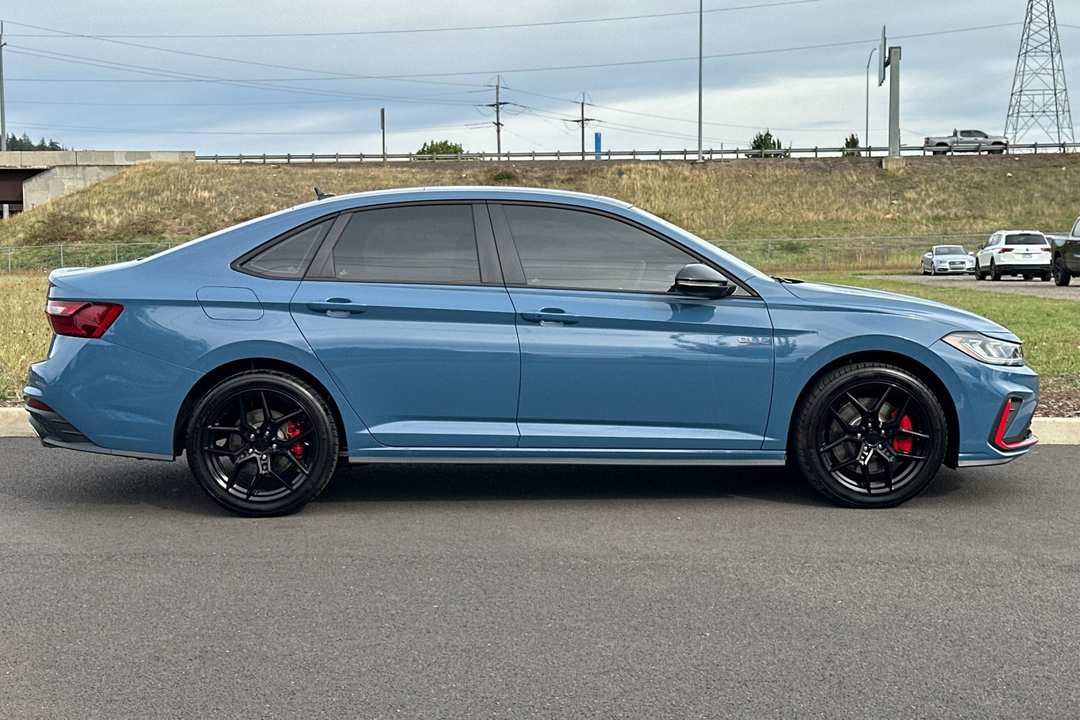 2026 Volkswagen Jetta Gli 2.0T Autobahn - Image 2