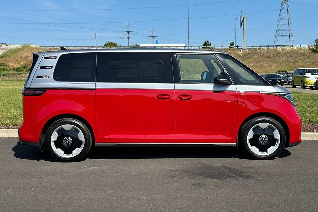 2025 Volkswagen Id. Buzz Pro S Plus - Image 2
