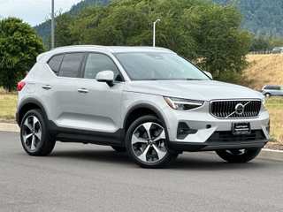2024 Volvo Xc40 B5 Plus Bright Theme