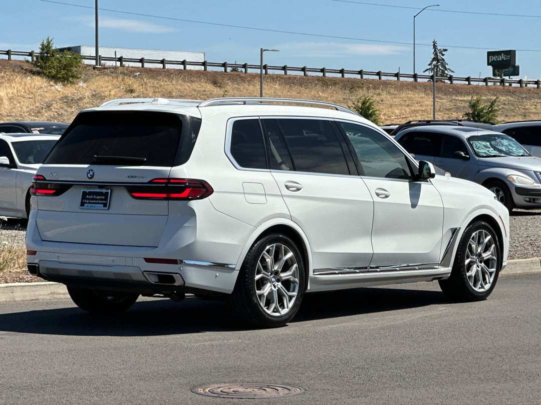 2025 BMW X7 xDrive40i - Image 3