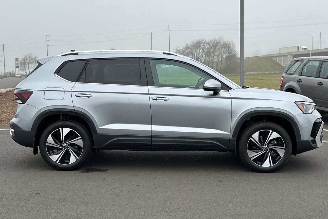 2025 Volkswagen Taos 1.5T SE - Image 2