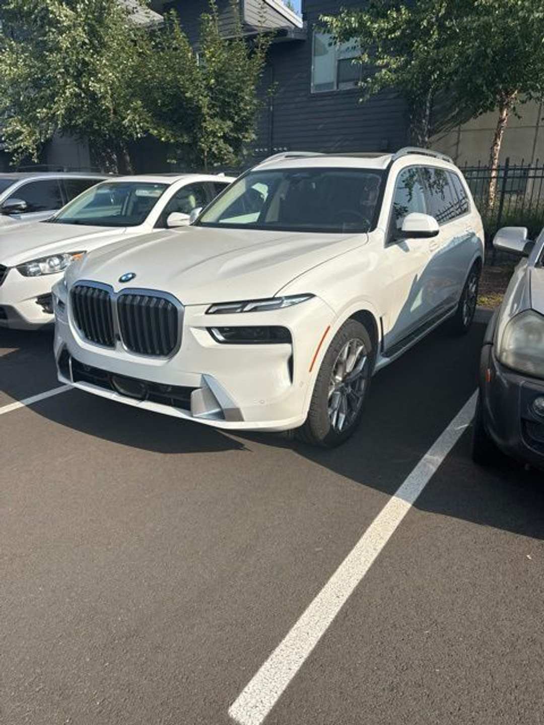2025 BMW X7 xDrive40i - Image 2