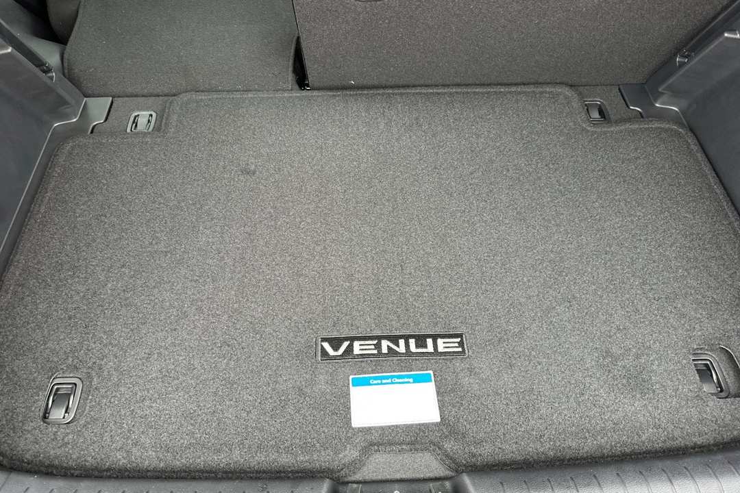 2025 Hyundai Venue SEL - Photo 14