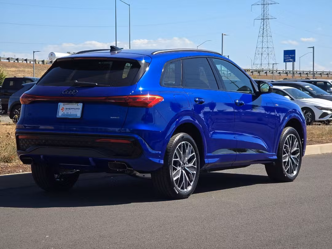2026 Audi Q5 2.0T Premium Plus - Image 3