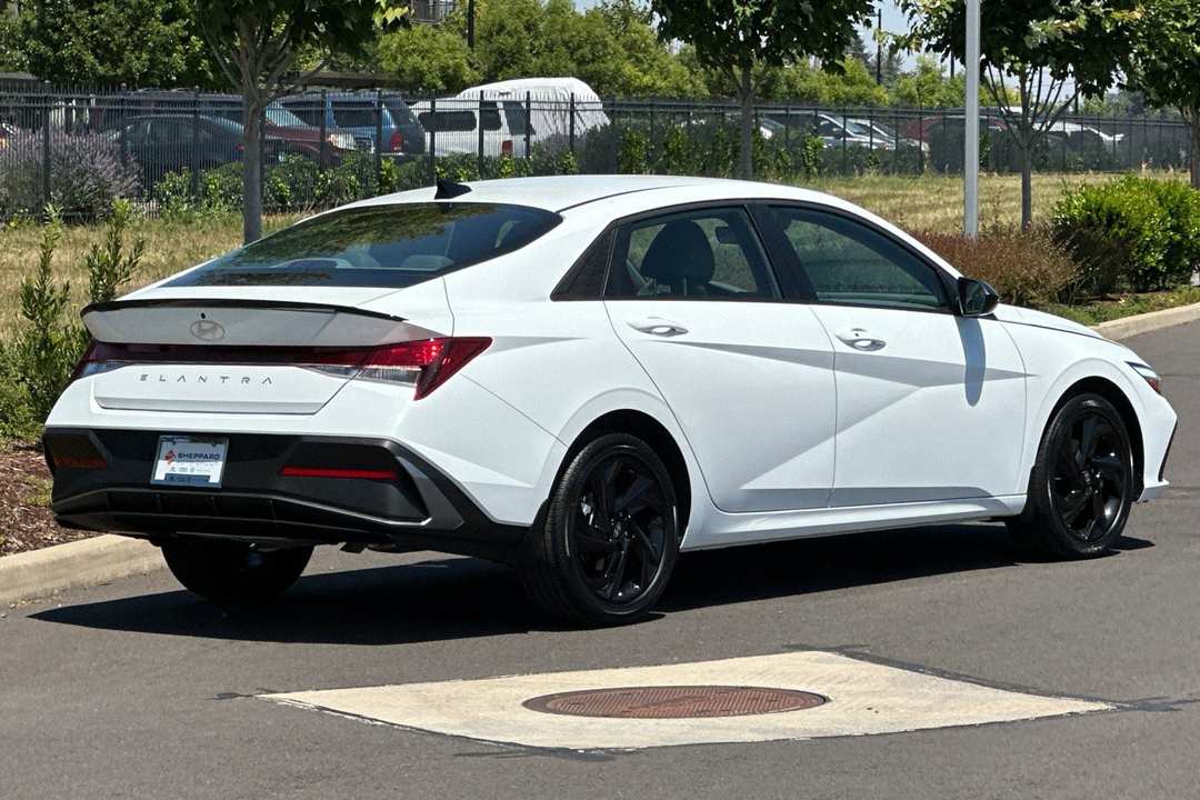 2026 Hyundai Elantra SEL Sport - Image 3