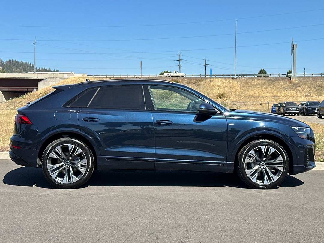 2026 Audi Q8 - Image 2