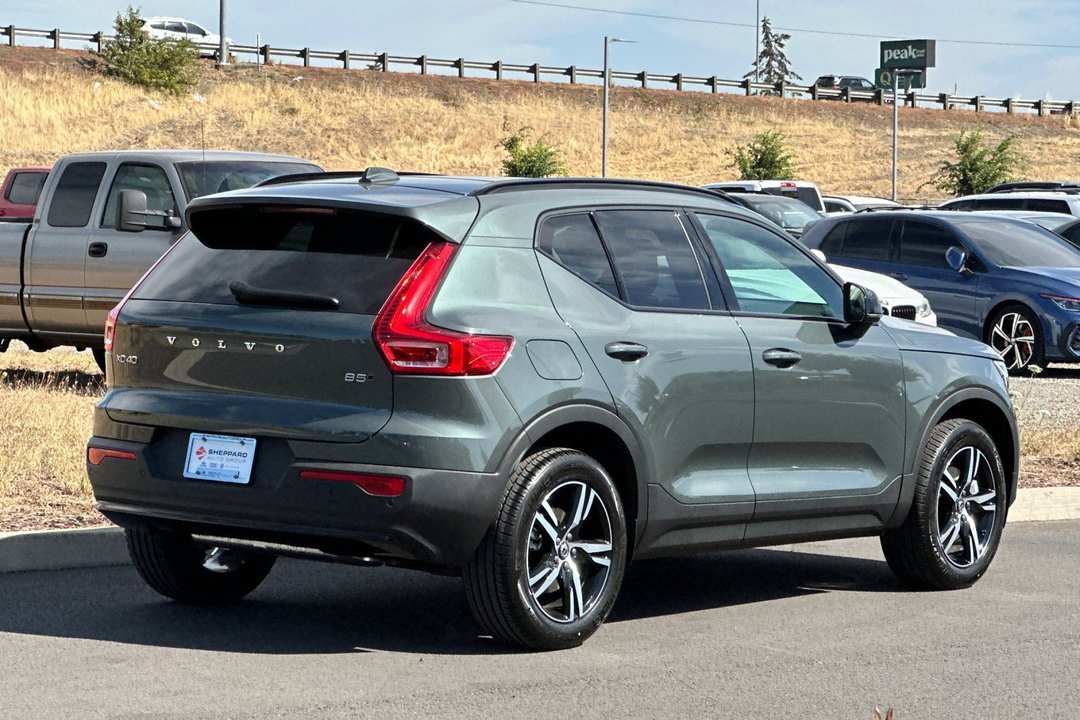 2026 Volvo Xc40 B5 Core - Image 3