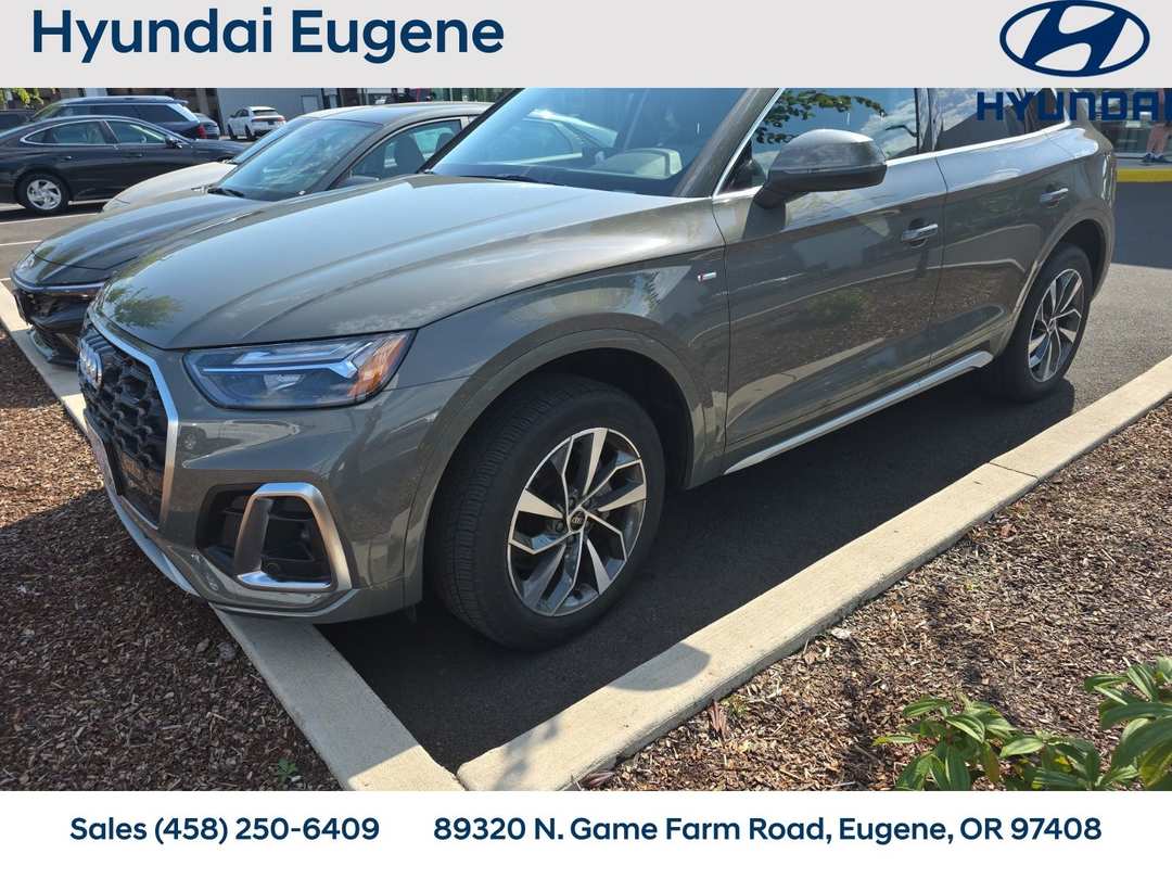 2025 Audi Q5 45 S line Premium - Image 2