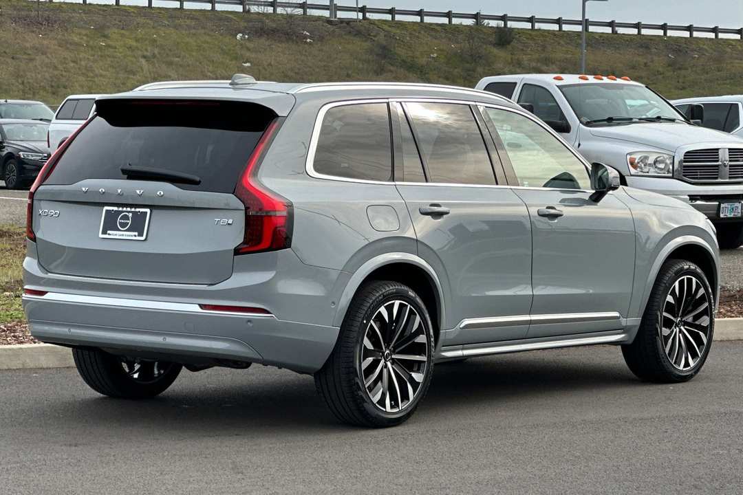 2026 Volvo Xc90 Plug-In Hybrid T8 Plus - Image 3