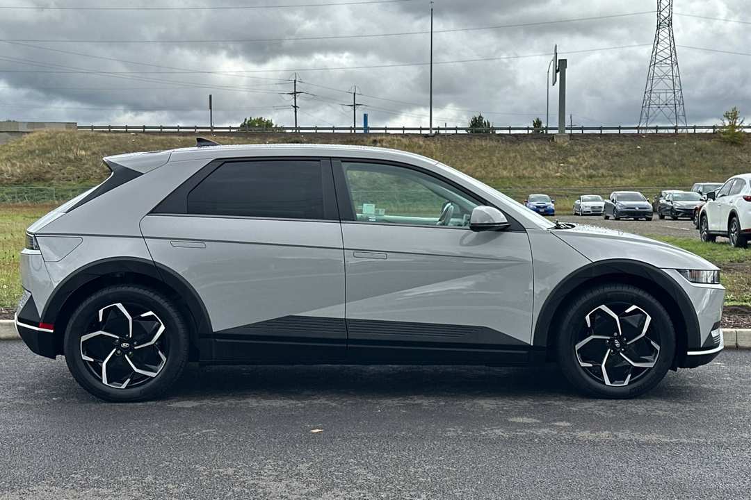 2024 Hyundai Ioniq 5 SEL - Image 2