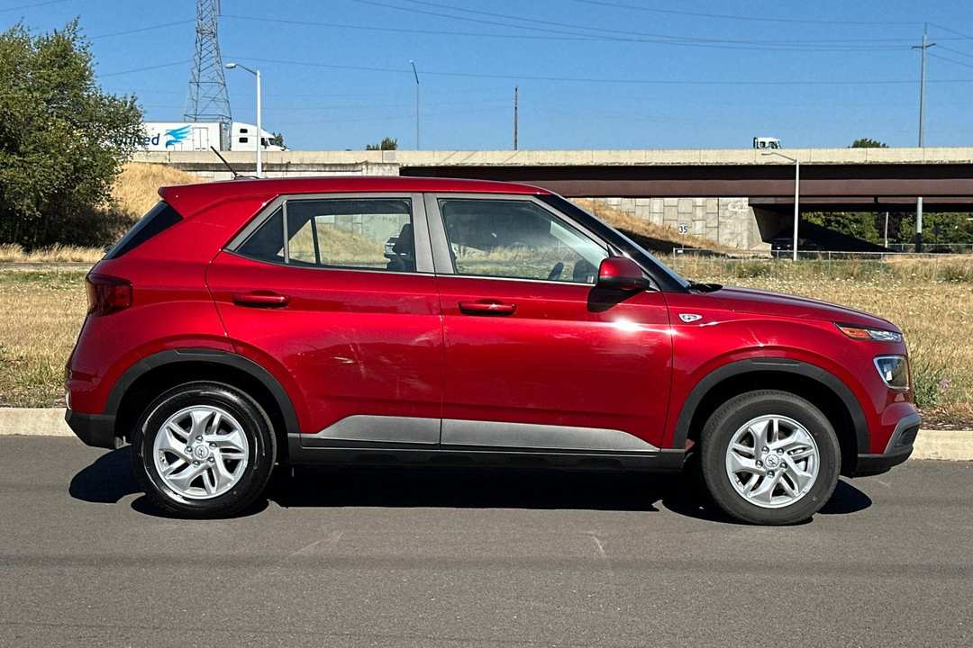 2026 Hyundai Venue SE - Image 2