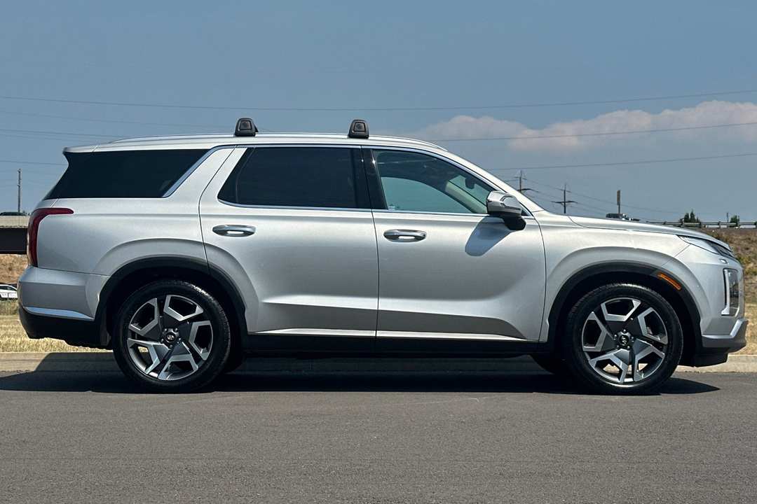2023 Hyundai Palisade Limited - Image 2