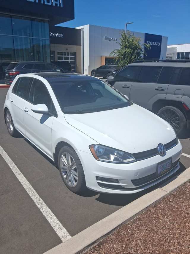 2016 Volkswagen Golf TSI SE