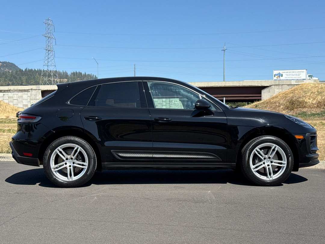 2024 Porsche Macan Base - Image 2