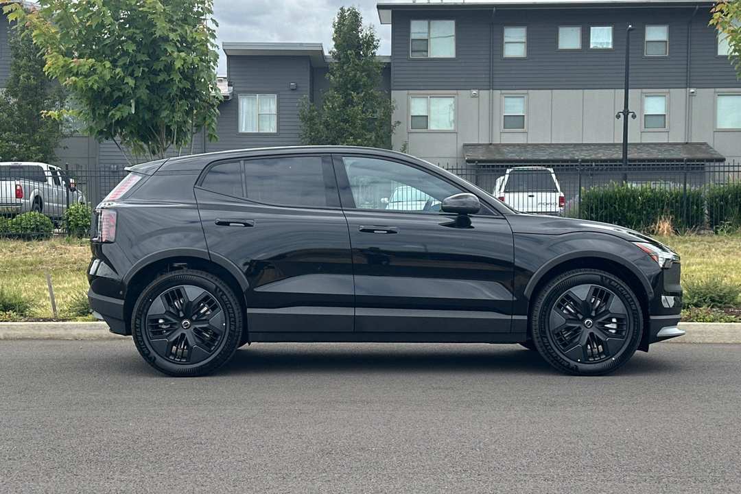2026 Volvo Ex30 Twin Motor Cross Country Ultra - Image 2