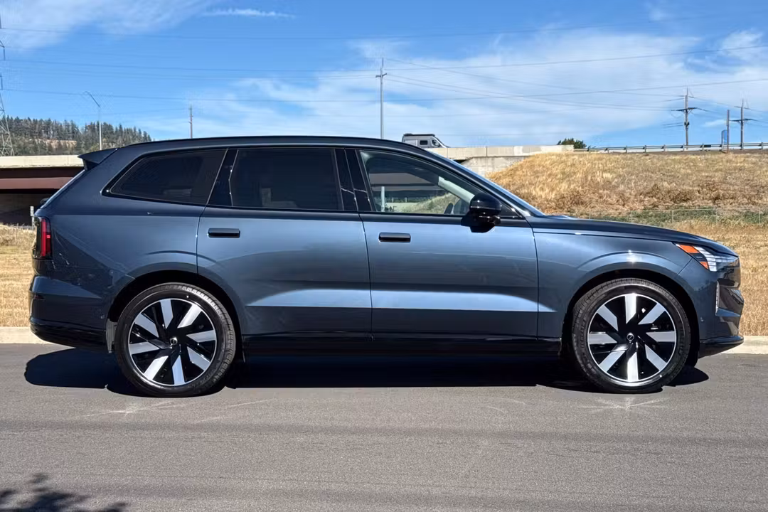 2026 Volvo Xc90 Plug-In Hybrid T8 Core - Image 2