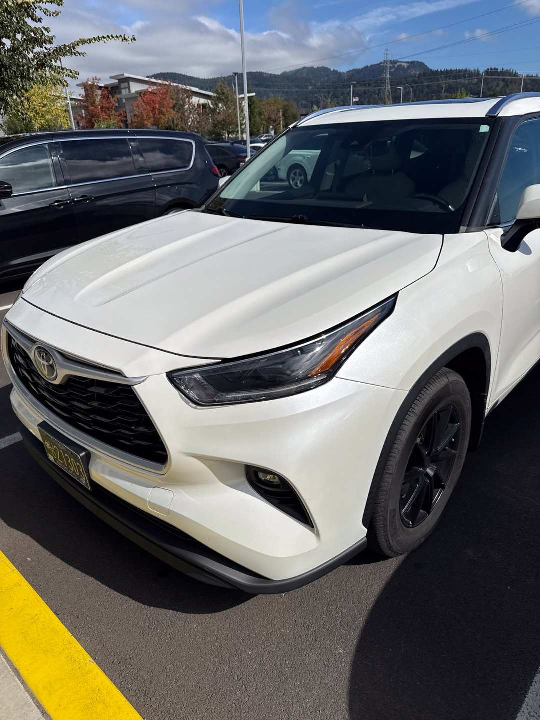 2021 Toyota Highlander XLE - Image 2