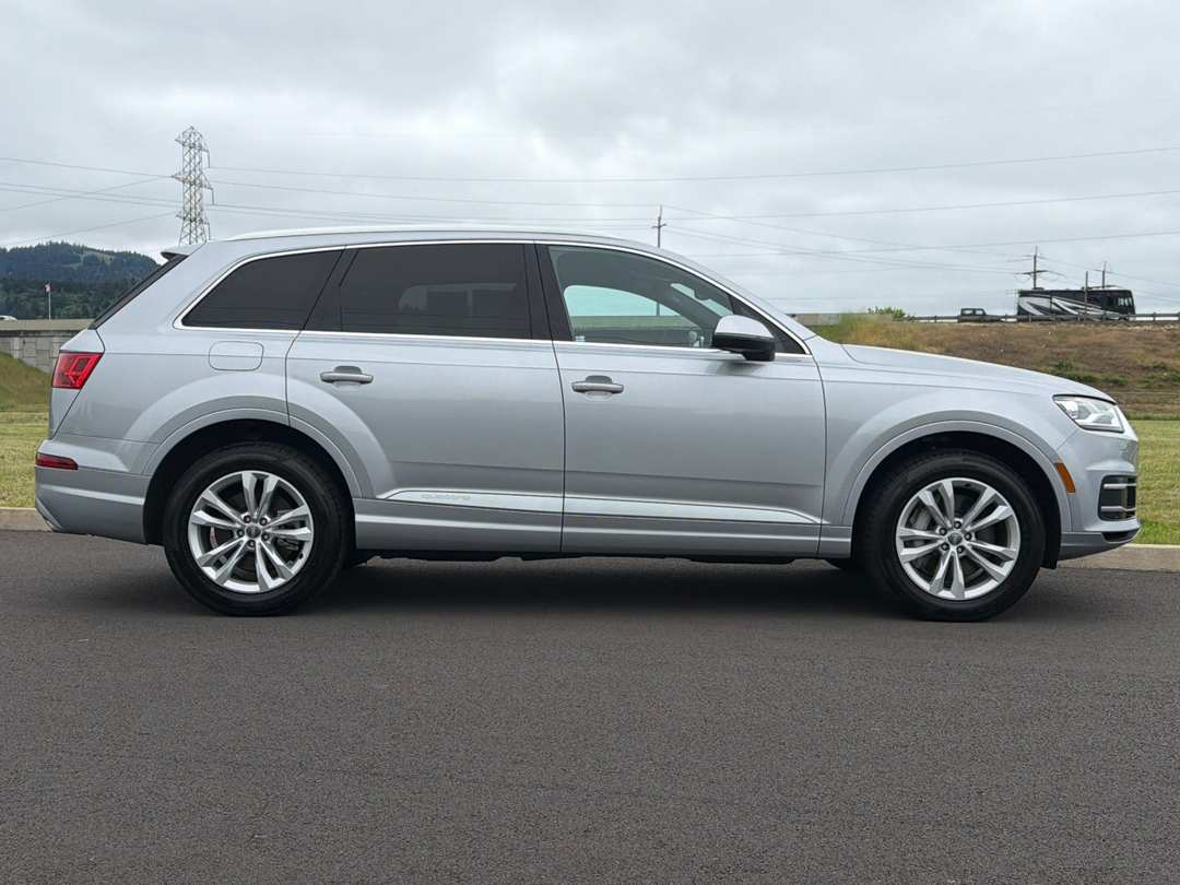 2019 Audi Q7 55 SE Premium - Image 2