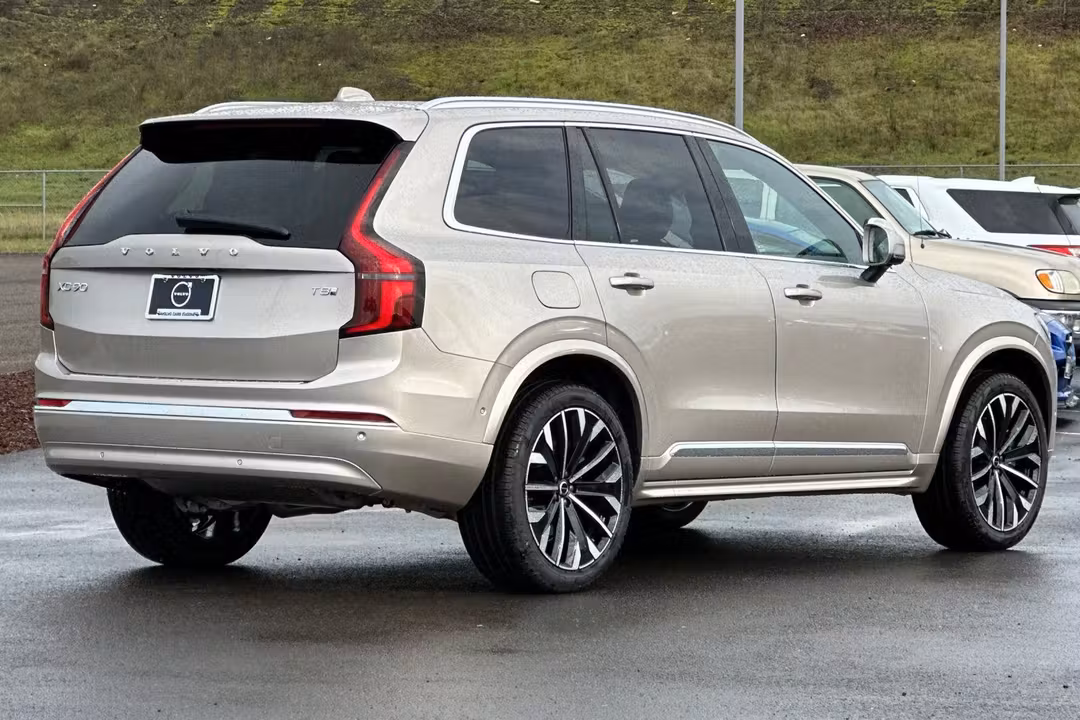 2026 Volvo Xc90 Plug-In Hybrid T8 Plus - Image 3