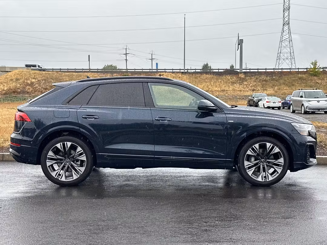 2027 Audi Q8 - Image 2