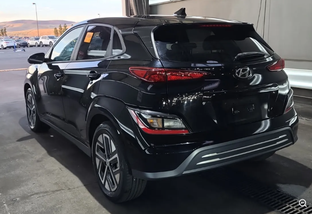 2023 Hyundai Kona SE - Image 2