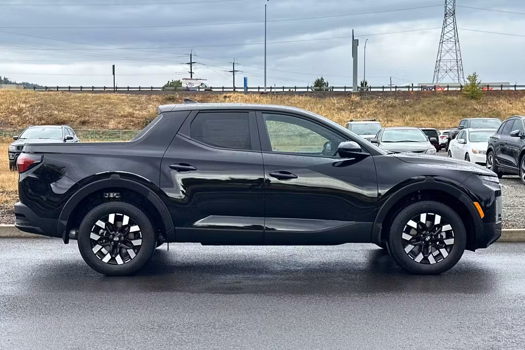 2027 Hyundai Santa Cruz SE - Image 2